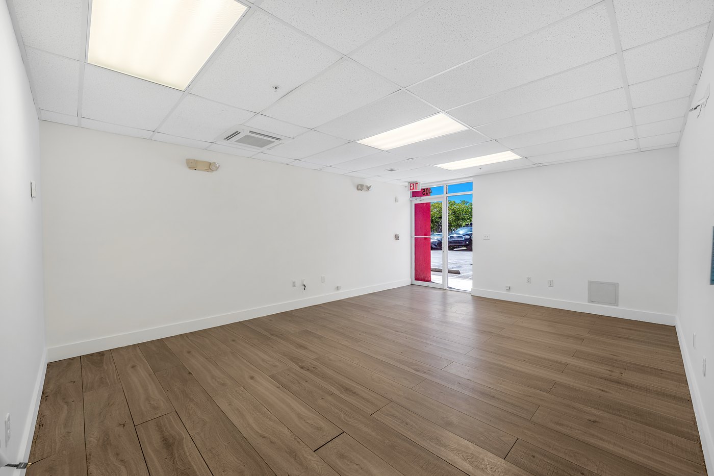 Bright finished office room with wood-look flooring, Zacarias Commercial Center III